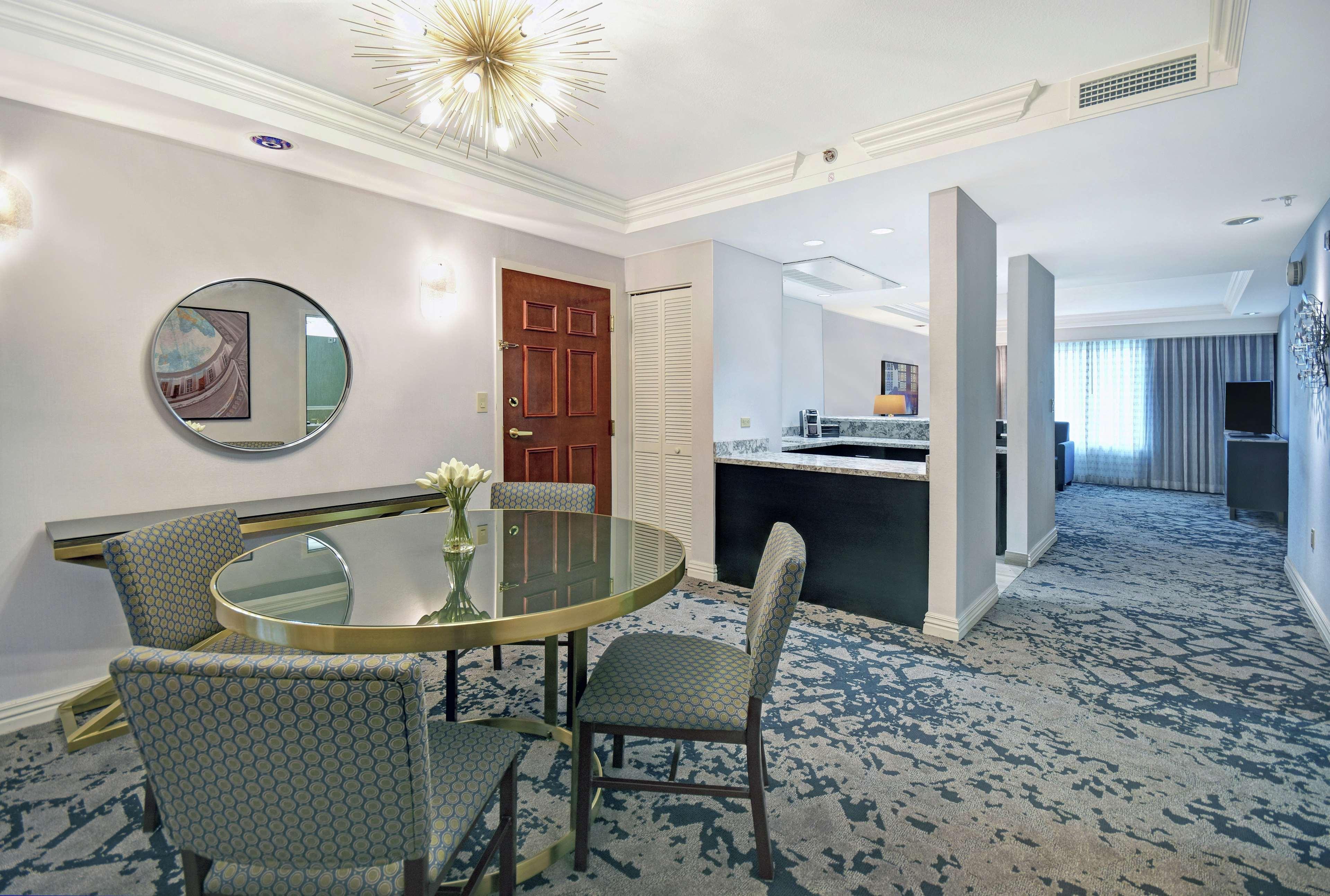 Embassy Suites Чарлстон Экстерьер фото