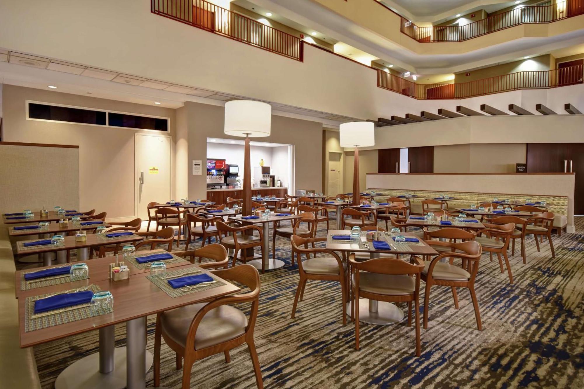 Embassy Suites Чарлстон Экстерьер фото