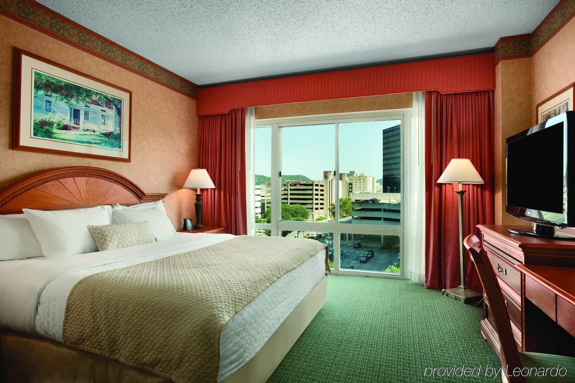 Embassy Suites Чарлстон Номер фото